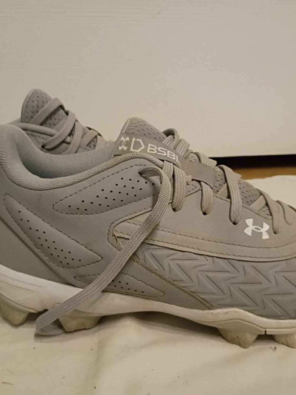 Under Armour grey baseball cleats Size US 9 #baseball #cleats
